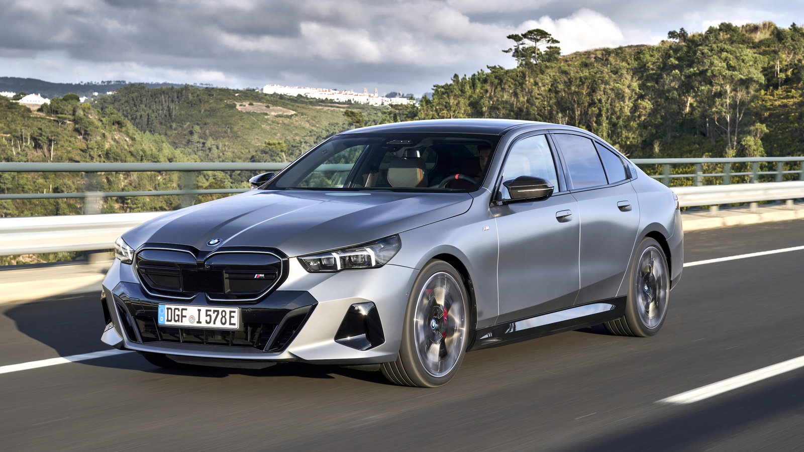 BMW i5 M60 - on road